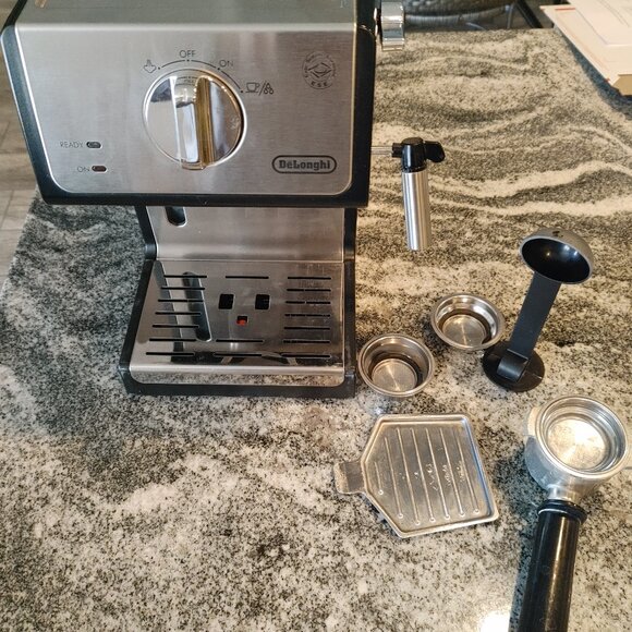 Delonghi 15 Bar Pump Espresso/Cappuccino Coffee Machine - Picture 4 of 7